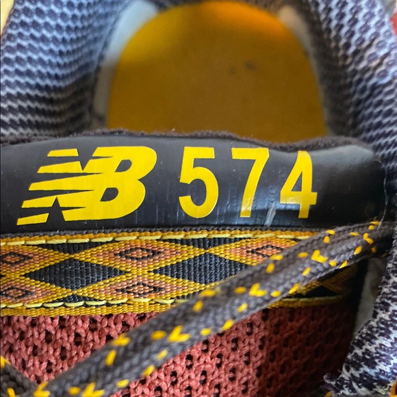 New Balance Orange Red Sneakers with Dynamic Design - Picture 5 of 8